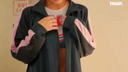 さらに2人目が巨乳で誘惑してくる。