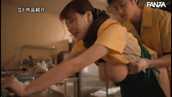 安齋らら（別名：RION・宇都宮しをん）と厨房で後背位セックス。