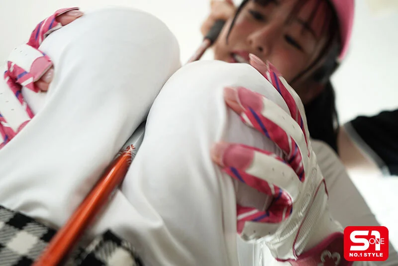 おっぱいセルフ鷲掴み。