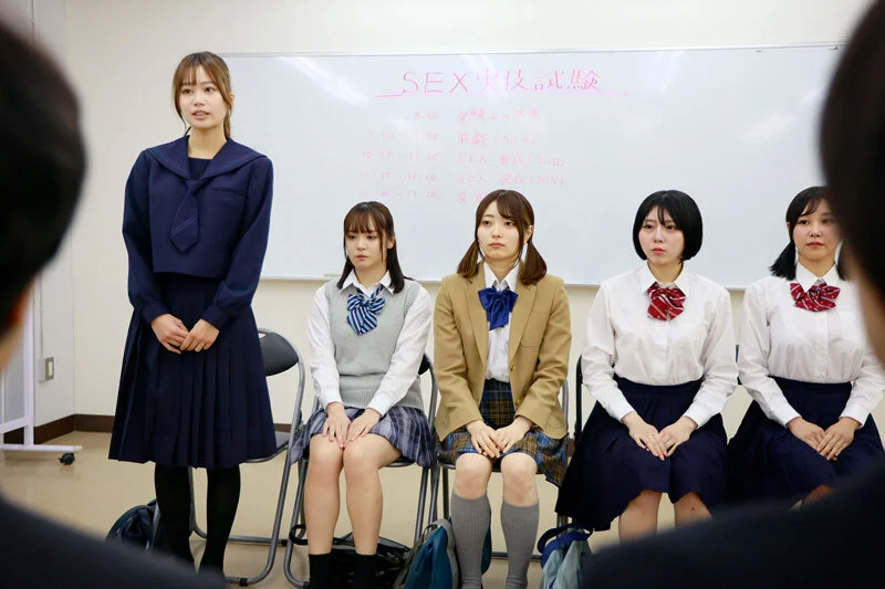 面接で緊張感が走る5人。