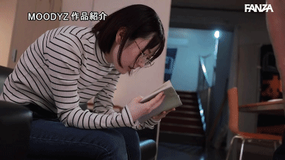 官能小説をこっそり読む。