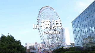 横浜で歩く美女。