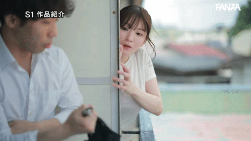 白い服を着たお姉さん。