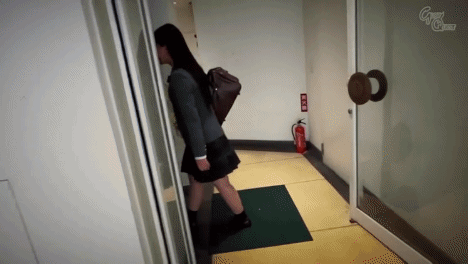 自宅をつけられる悲劇の瞬間。