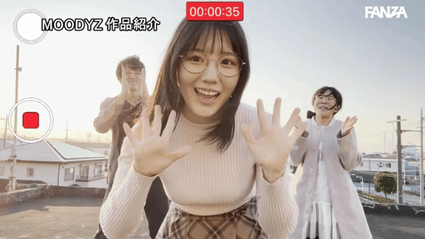 地味っぽい可愛すぎる巨乳メガネっ子。