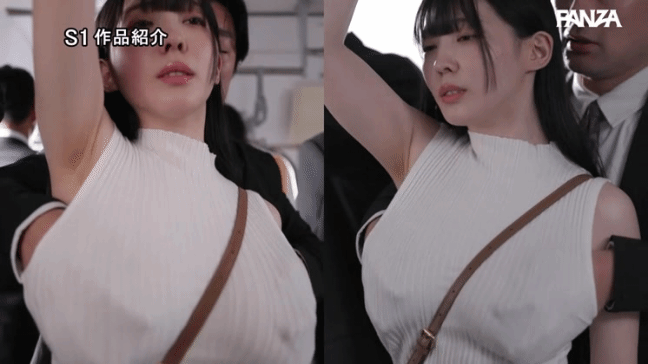 やさしくおっぱいを揉む。